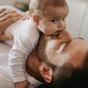 Consejos para papá primerizo—cómo ser un papá involucrado