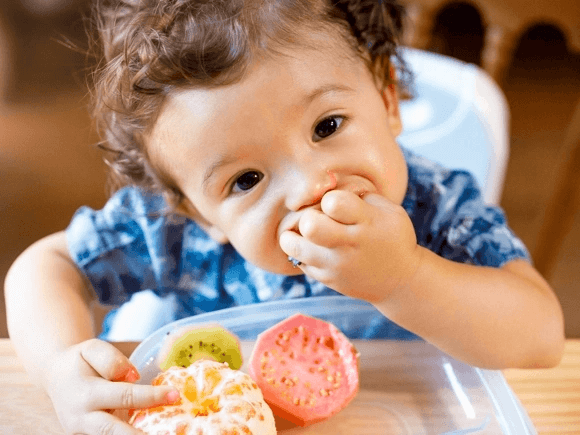 Bebé Comiendo